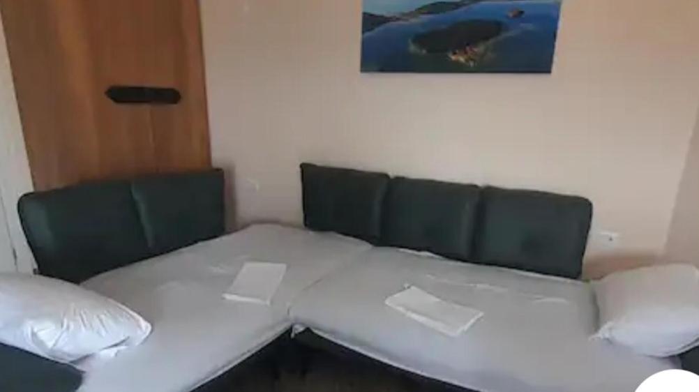Queen Apartmets Vlorë Habitación foto